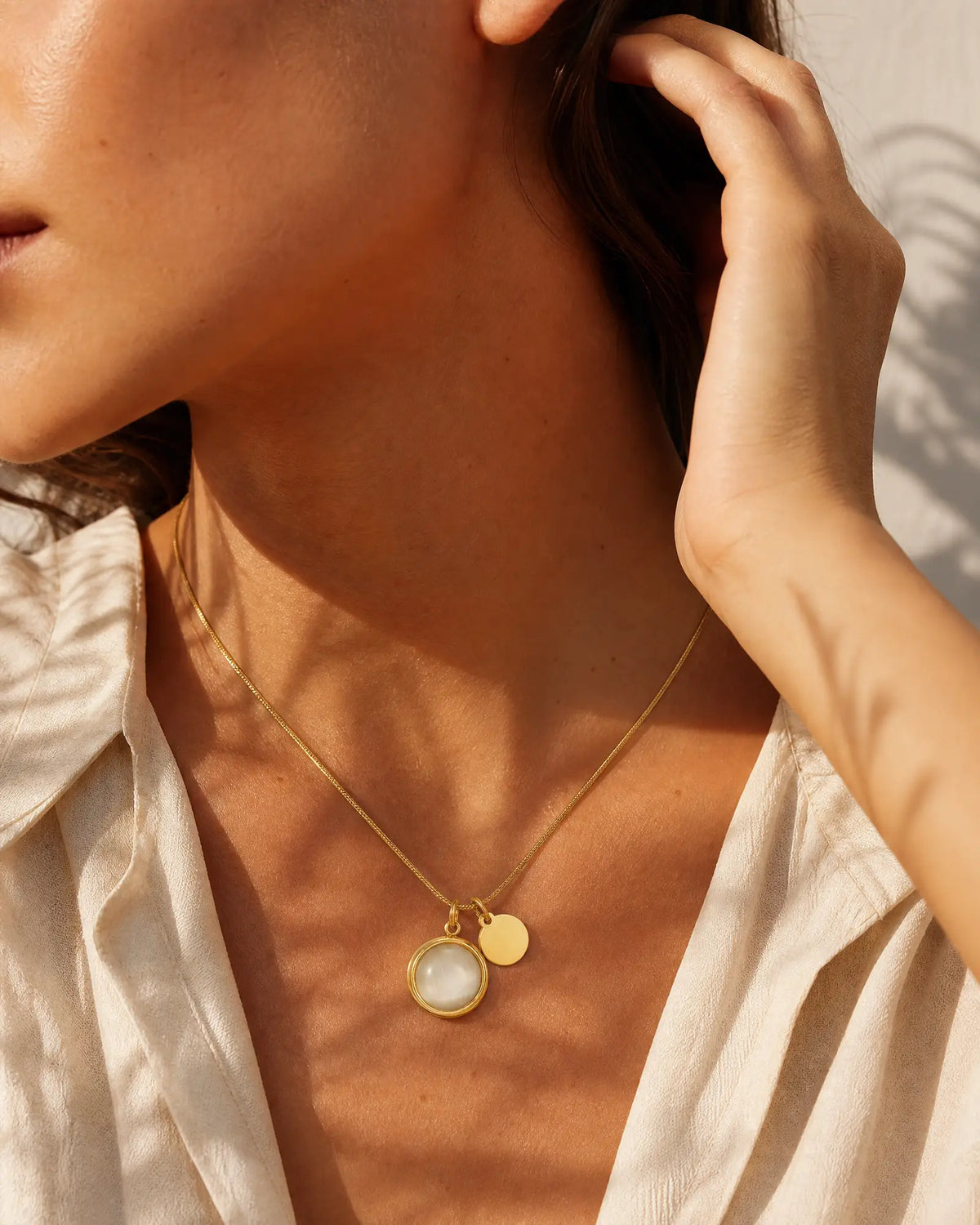 Cat's Eye Round Plaque Necklace