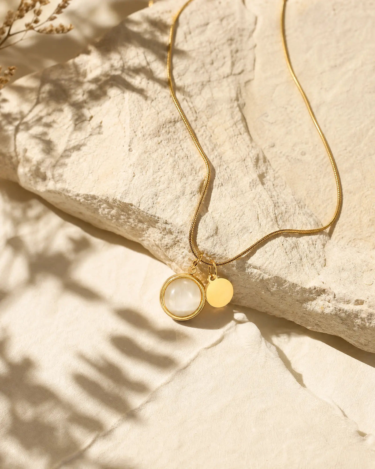 Cat's Eye Round Plaque Necklace