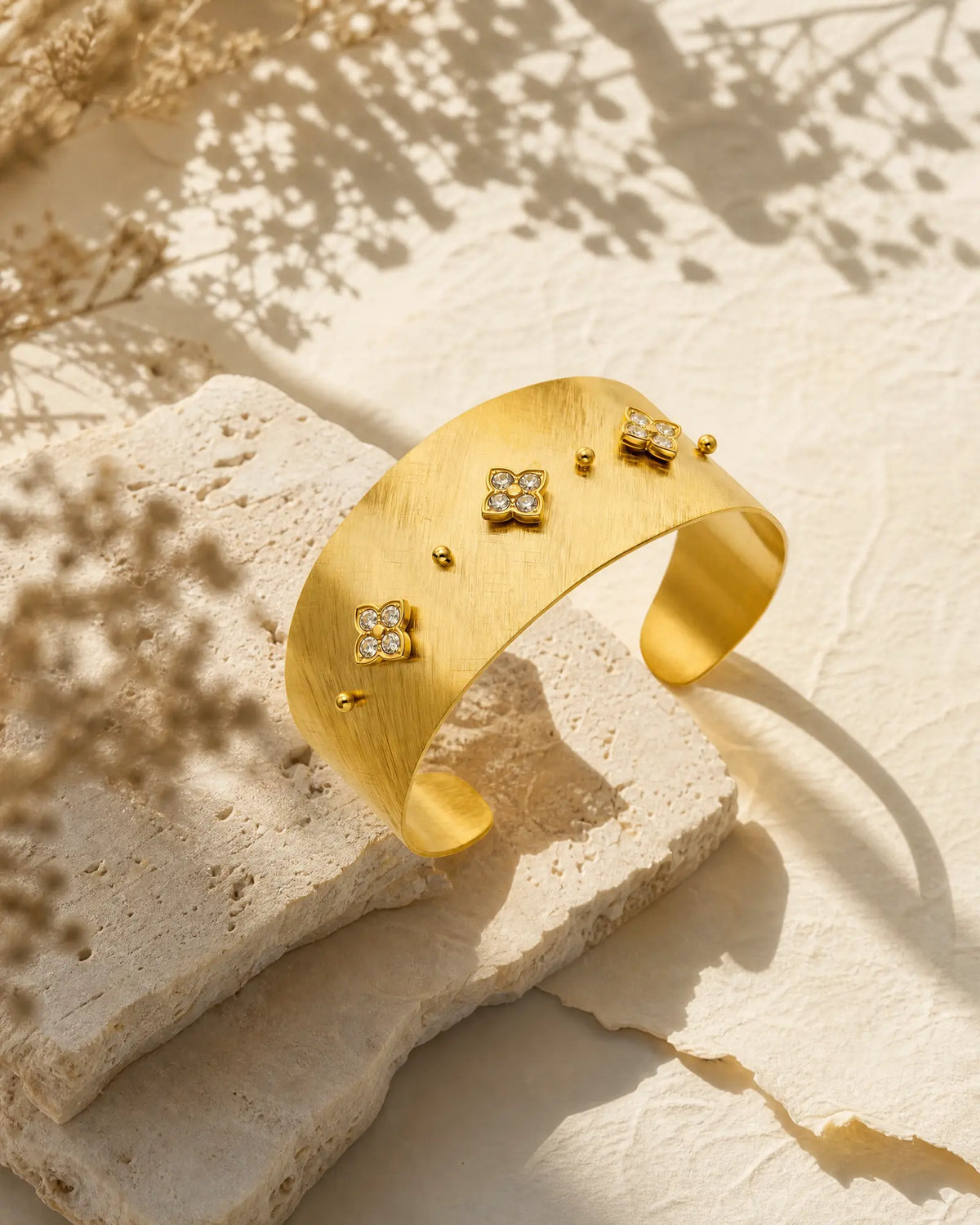Quatrefoil Zircon Gold Open Bracelet