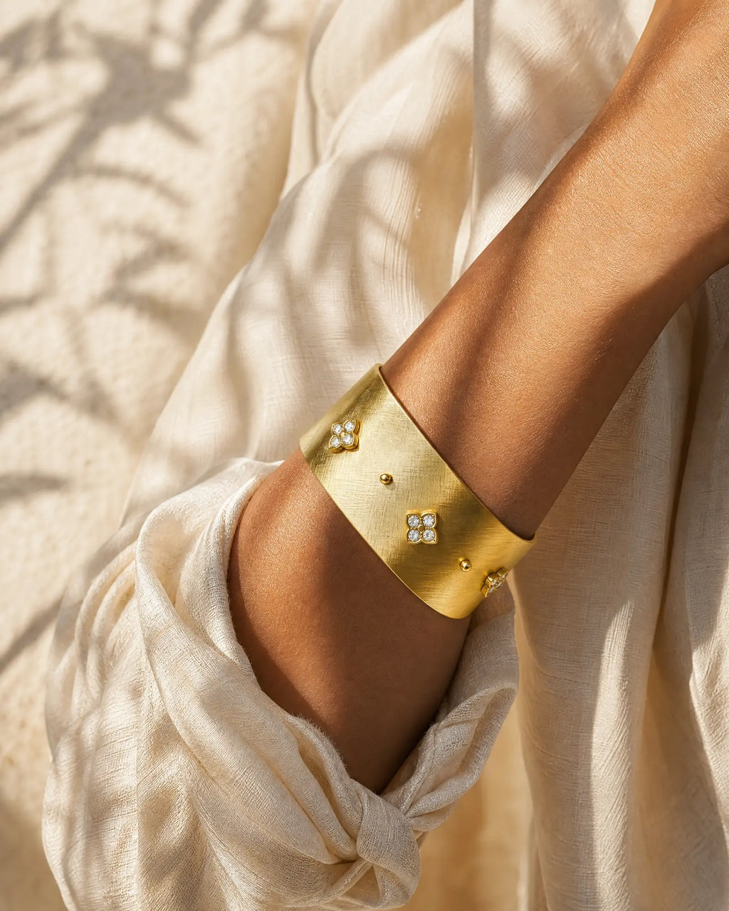 Quatrefoil Zircon Gold Open Bracelet