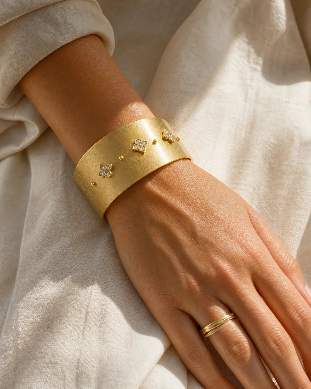 Quatrefoil Zircon Gold Open Bracelet