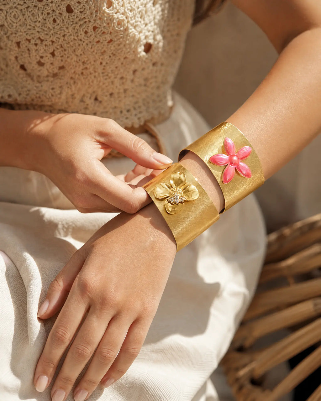Bee Zirconia Flower Wide Face Bracelet