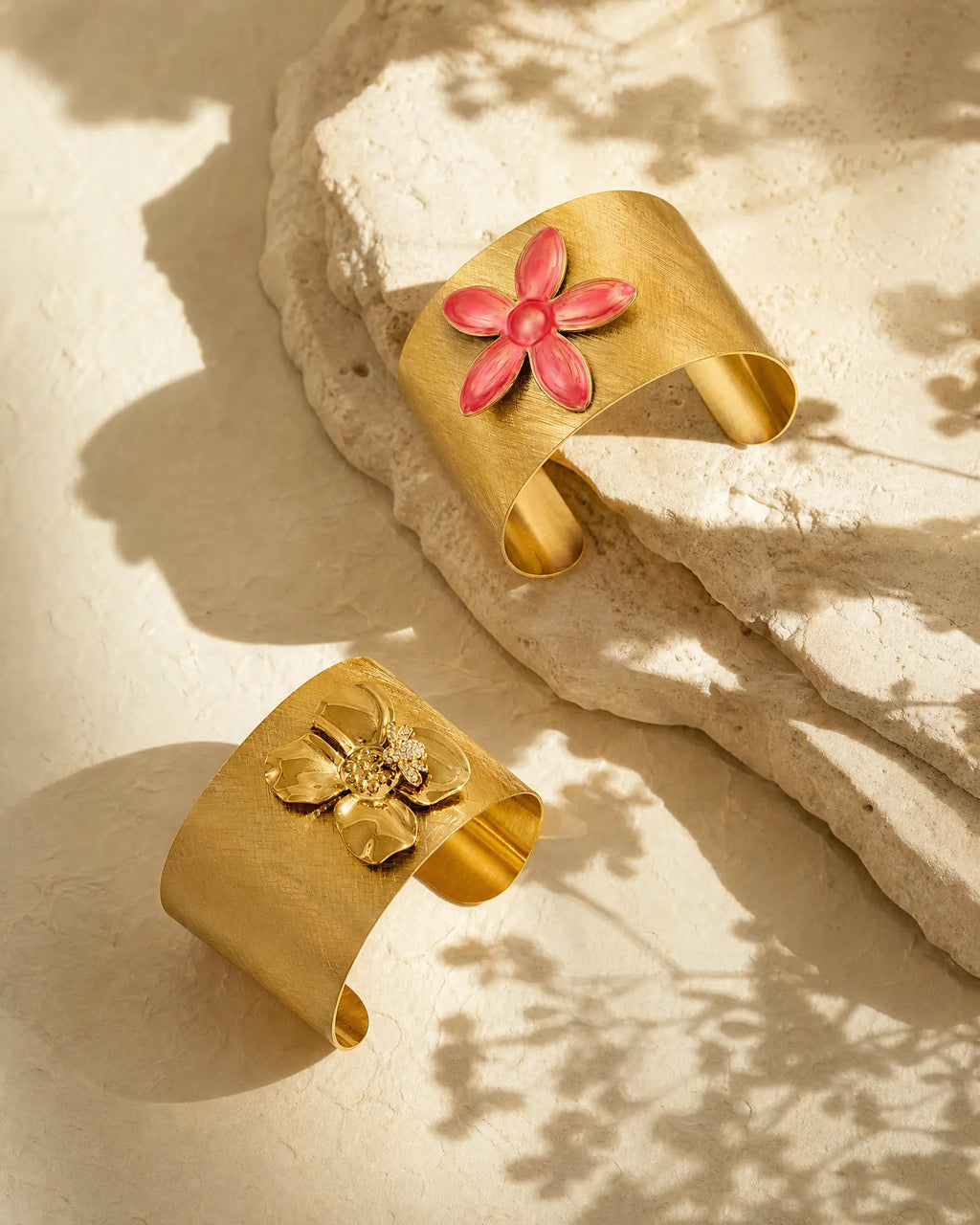 Bee Zirconia Flower Wide Face Bracelet
