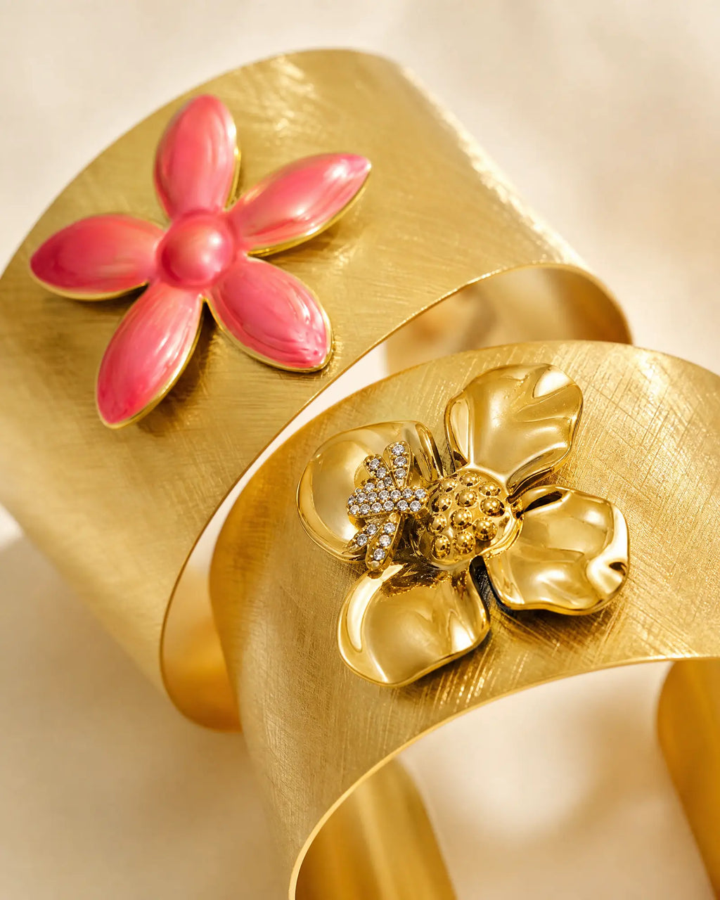 Bee Zirconia Flower Wide Face Bracelet