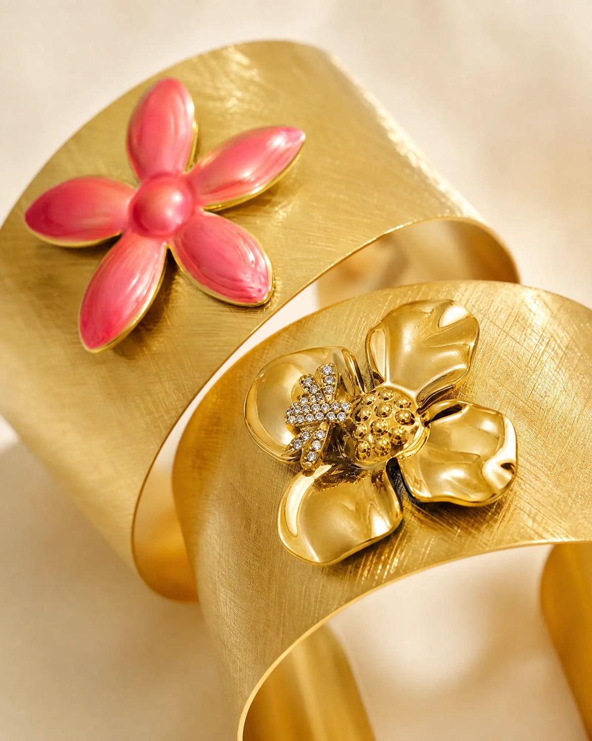 Bee Zirconia Flower Wide Face Bracelet