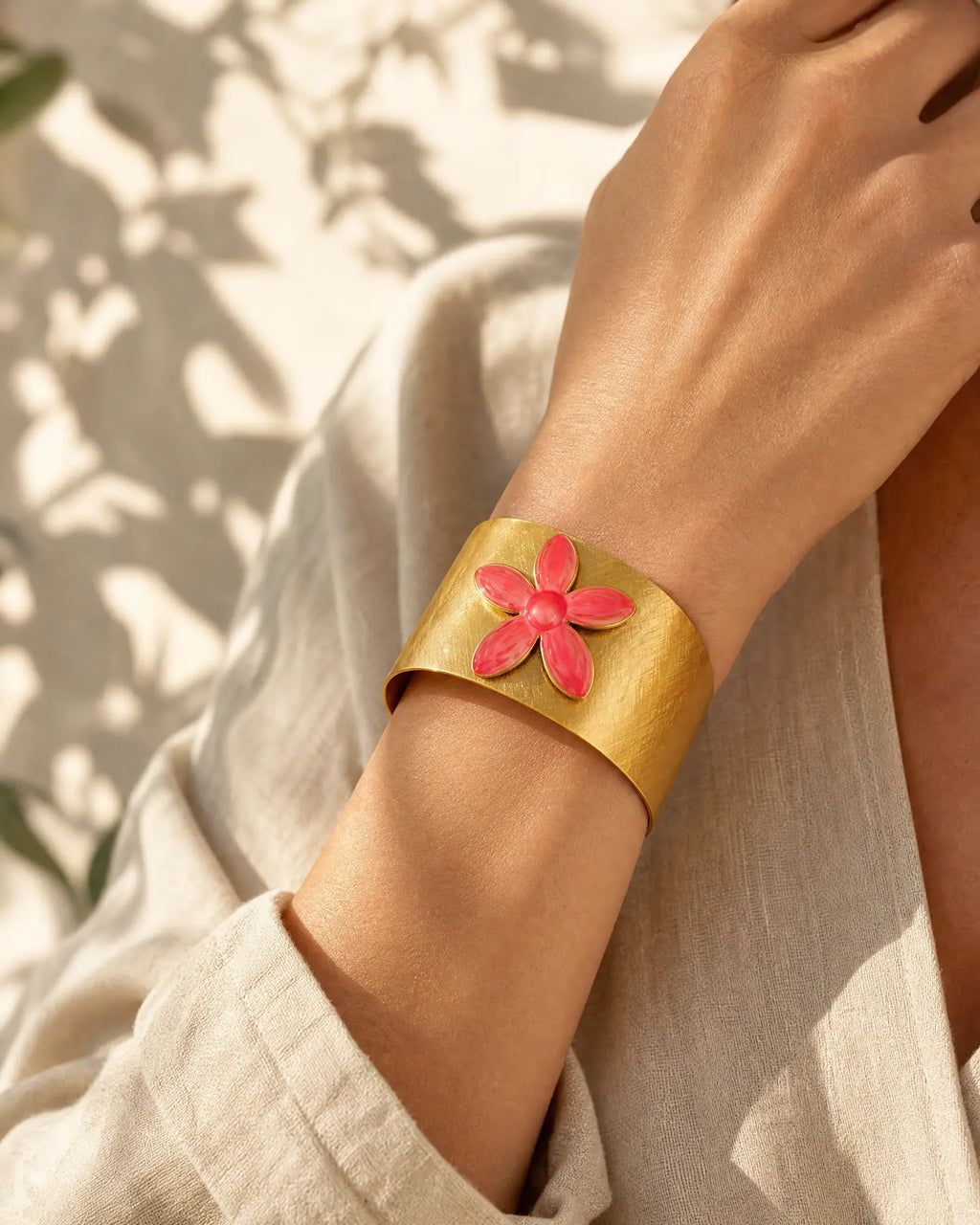 Bee Zirconia Flower Wide Face Bracelet