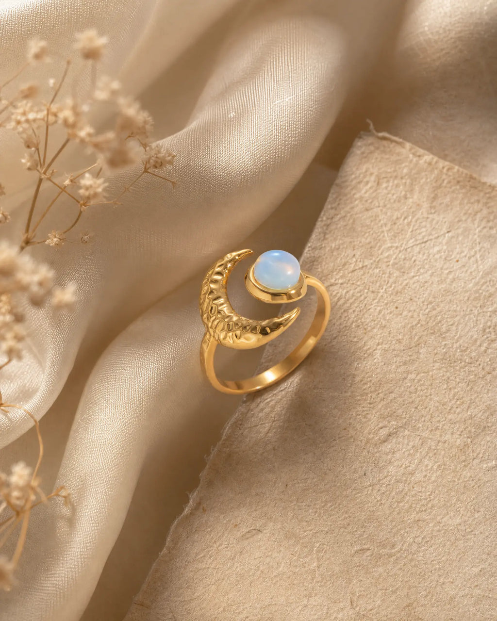 Hammered Lunar Bypass Ring | Pearl