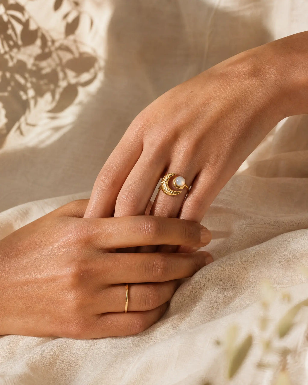 Hammered Lunar Bypass Ring | Pearl