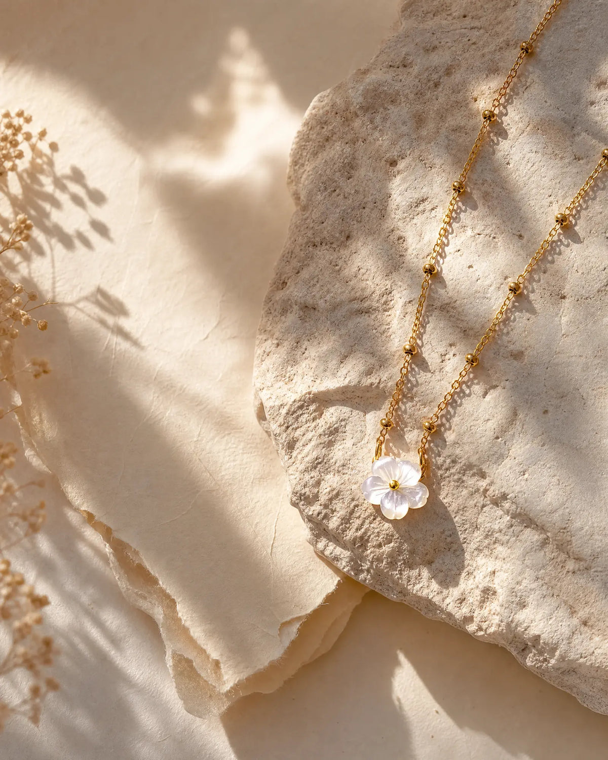 White Sea Shell Flower Clip Bead Necklace