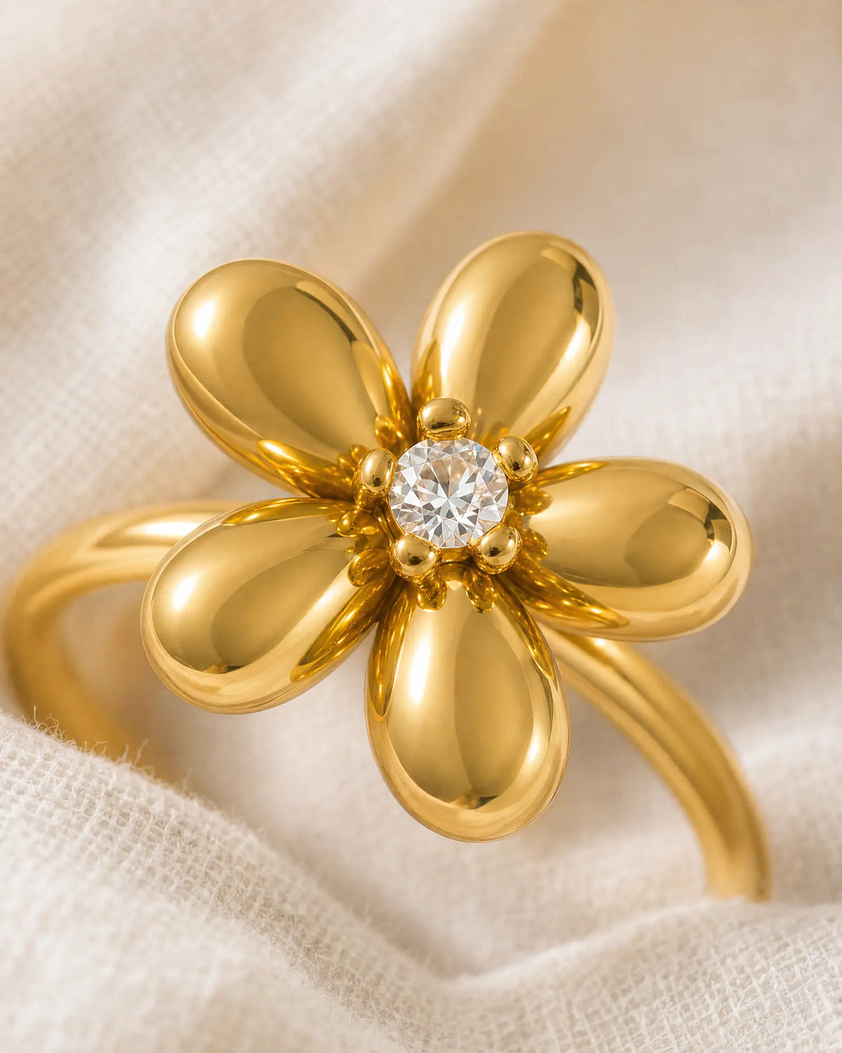 Lumi Daisy Zirconia Ring