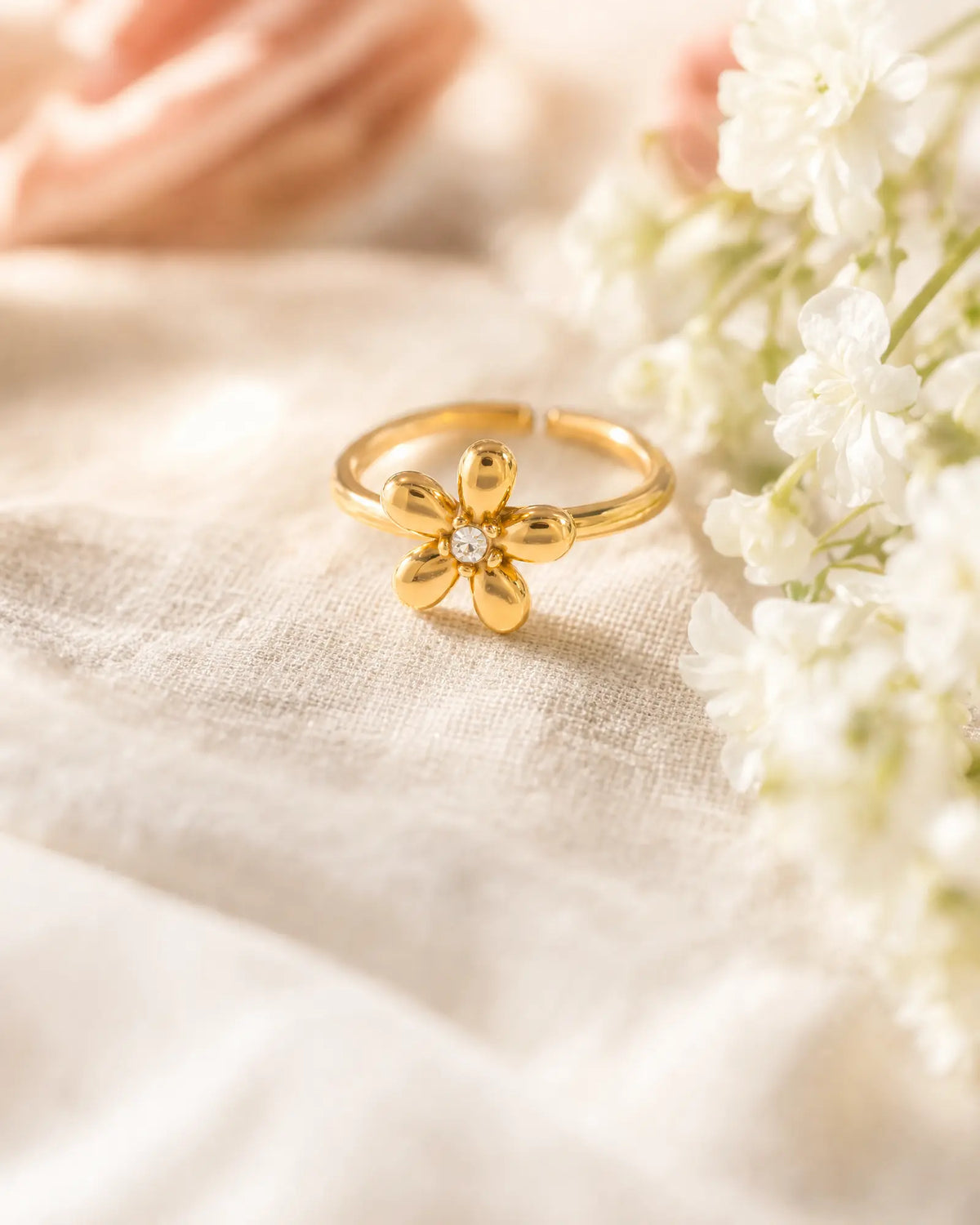 Lumi Daisy Zirconia Ring
