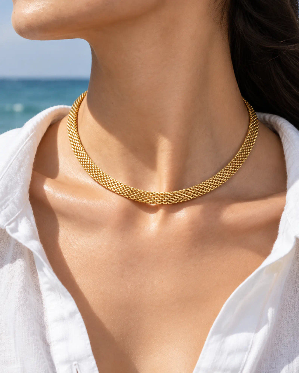 Wearlumi Woven Contour Collar Necklace worn in natural outdoor light