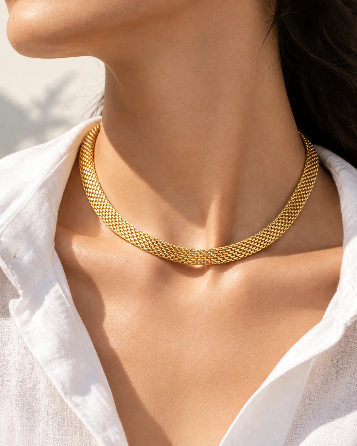 Wearlumi Woven Contour Collar Necklace worn close on collarbone